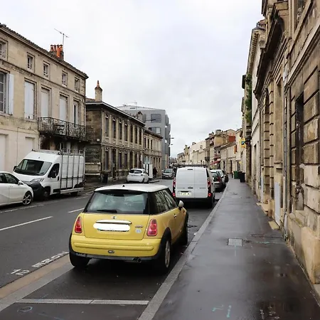 Deux Pieces Idealement Situe Dans Le Centre De *