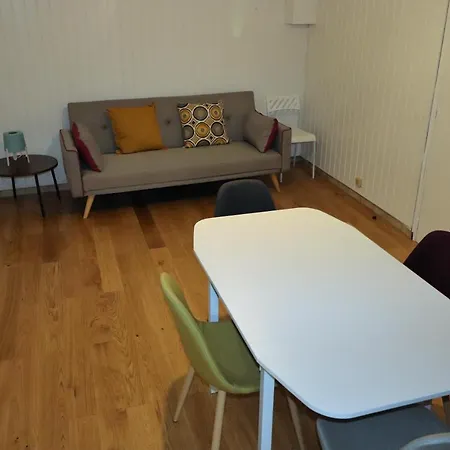 Apartment Deux Pieces Idealement Situe Dans Le Centre De