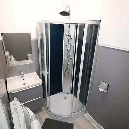 Deux Pieces Idealement Situe Dans Le Centre De